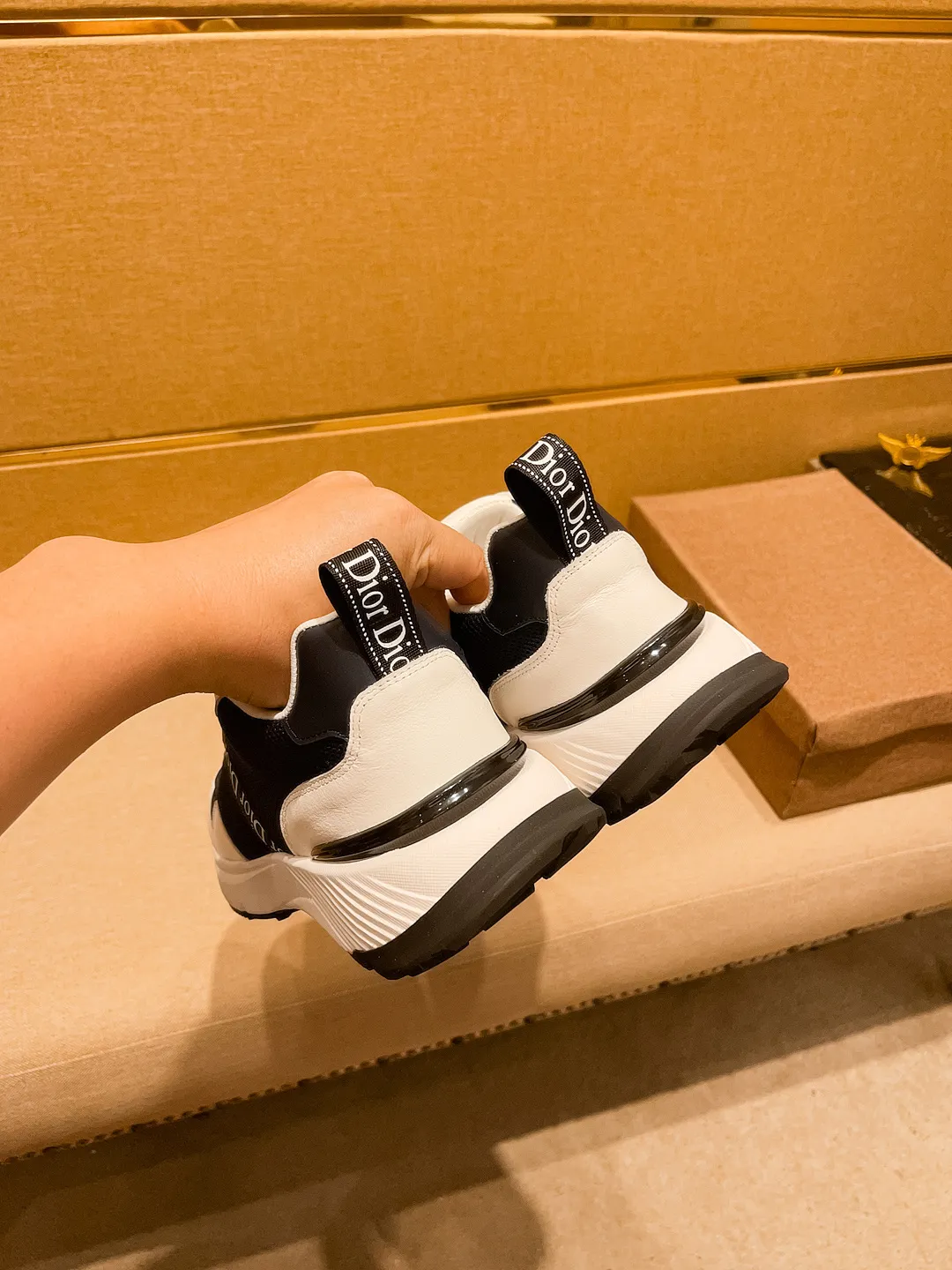 🚘🚘Factory batch 460💰🔥[Dior]🔥Men's high-end brand of shoes official website 1:1 latest masterpiece: the upper is made of Italian imported first-layer cowhide with a comfortable and breathable lining➕original non-slip and wear-resistant outsole🔥, making walking more convenient and comfortable! An exclusive new model, a stunning work, a beautiful 1:1 replica [color] compared to the official quality! Create a fashionable personality to set off your uniqueness! A must-have for trendy men! Classic🔥Size: 38-44 Color: 🔥 2⃣️colors available🔥